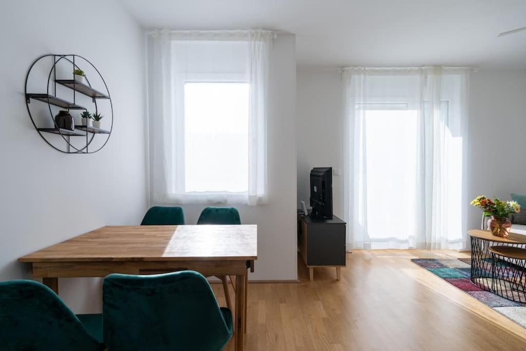 Apartment Hm • Sleek 1br With Balcony Wien