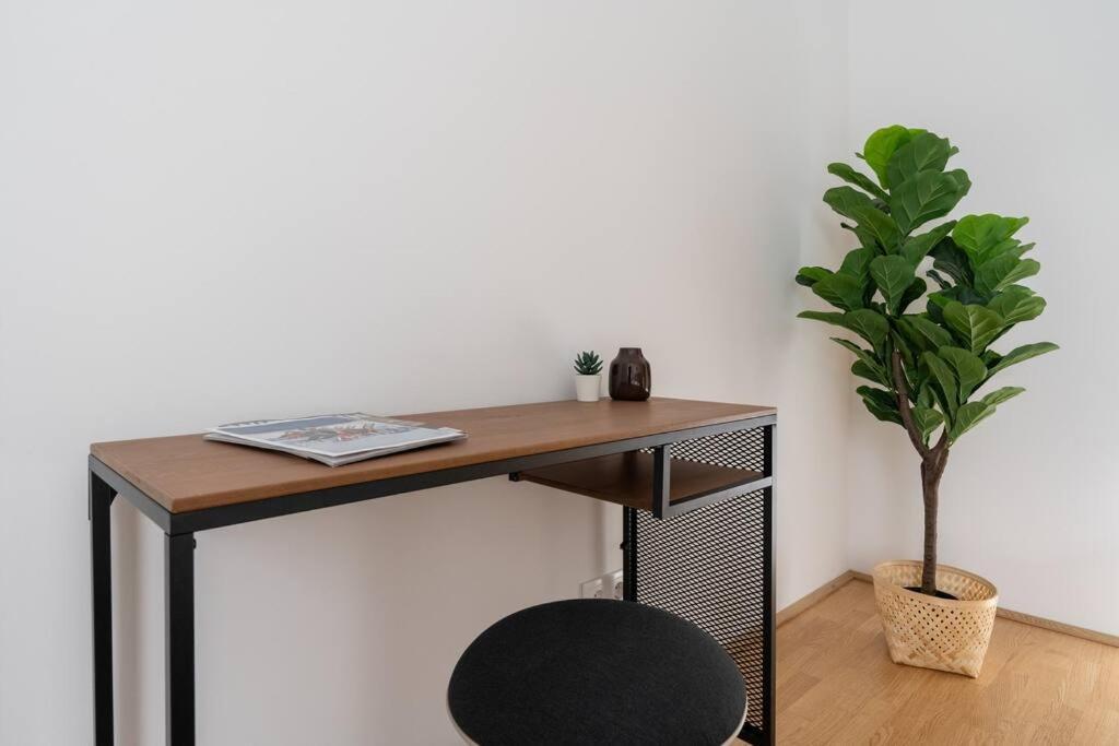 Hm • Sleek 1br With Balcony * Wien