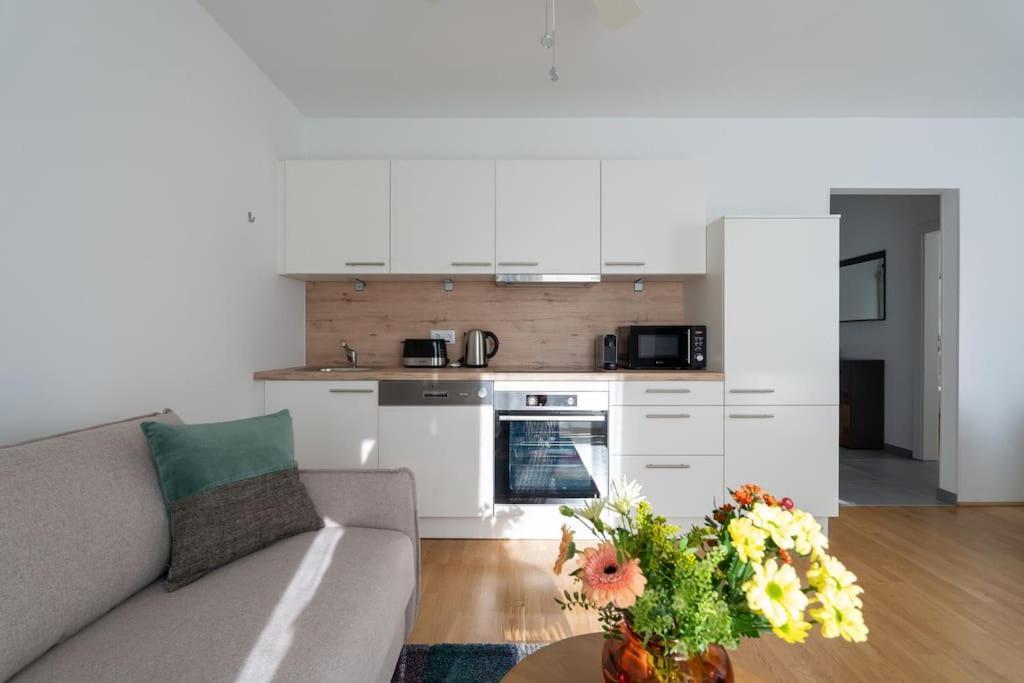 Apartment Hm • Sleek 1br With Balcony Wien
