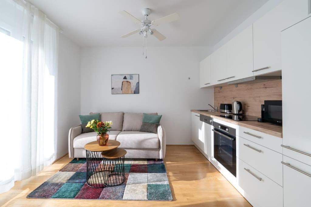 Hm • Sleek 1br With Balcony Wien