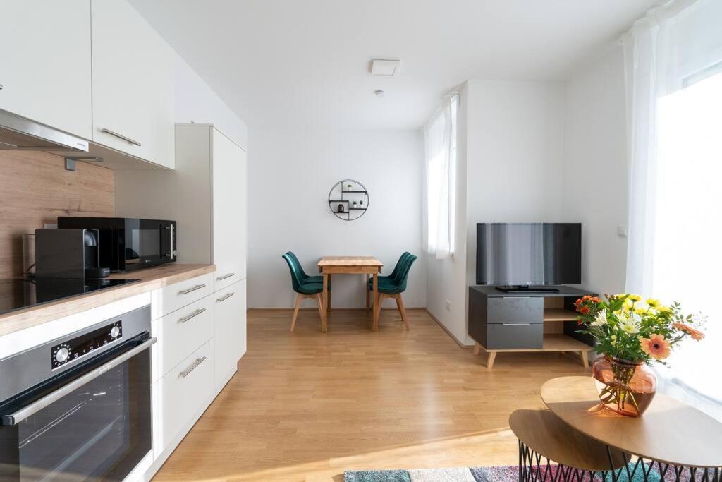 Apartment Hm • Sleek 1br With Balcony Wien