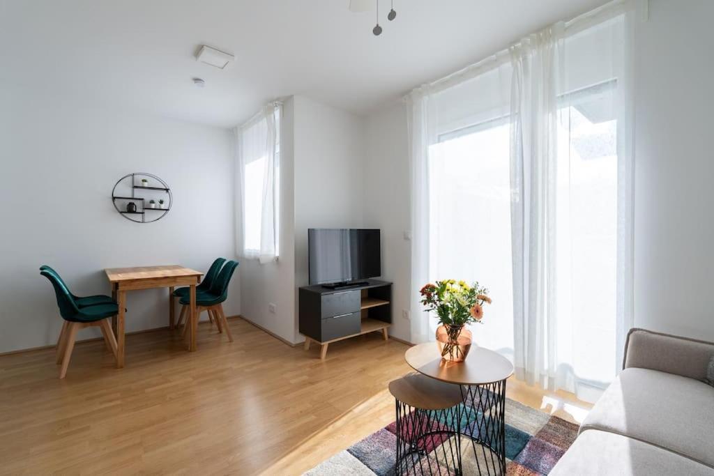 Hm • Sleek 1br With Balcony Wien